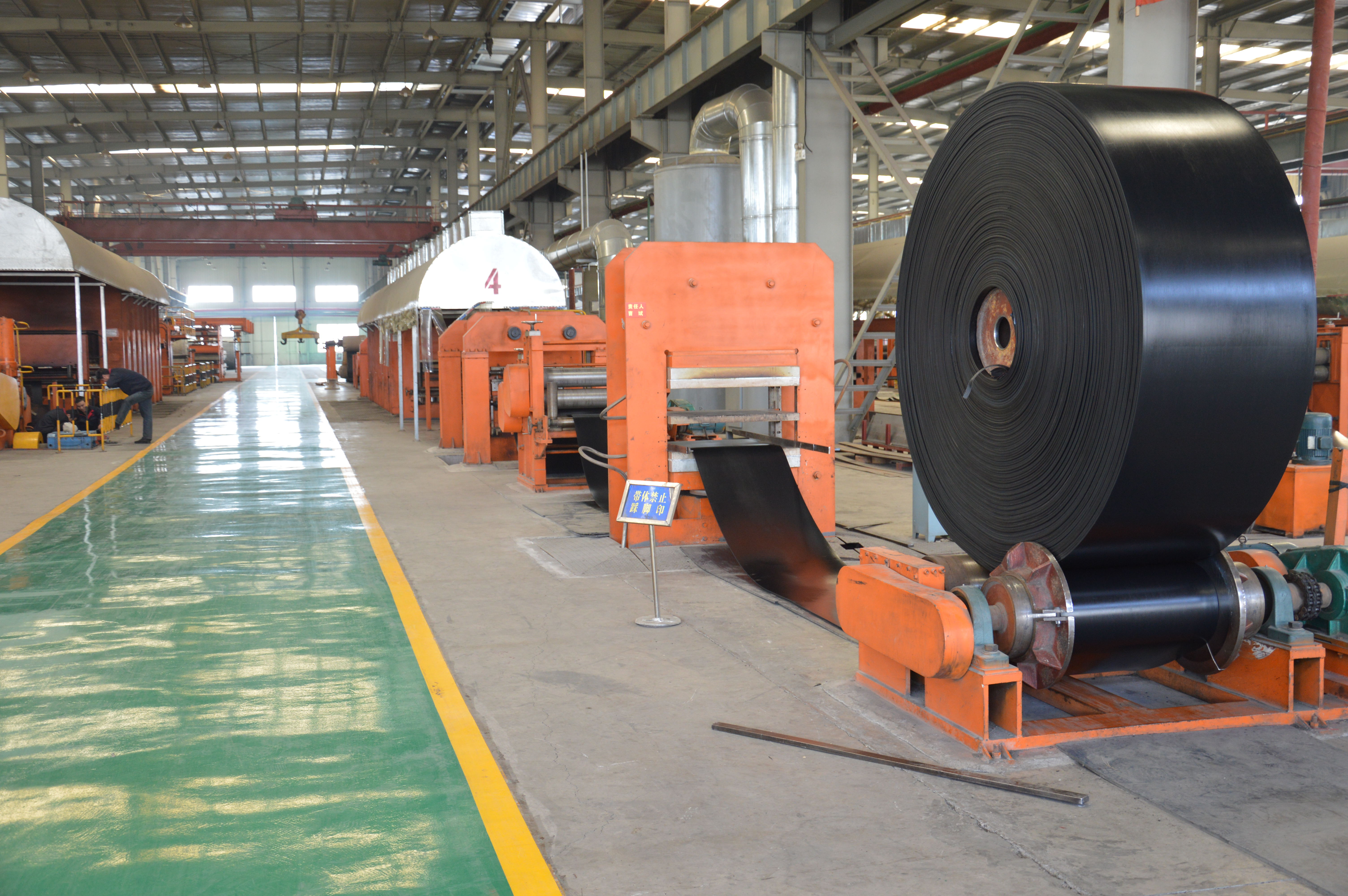 <b>隆源橡膠~專(zhuān)業(yè)生產(chǎn)耐熱輸送帶廠(chǎng)家</b>