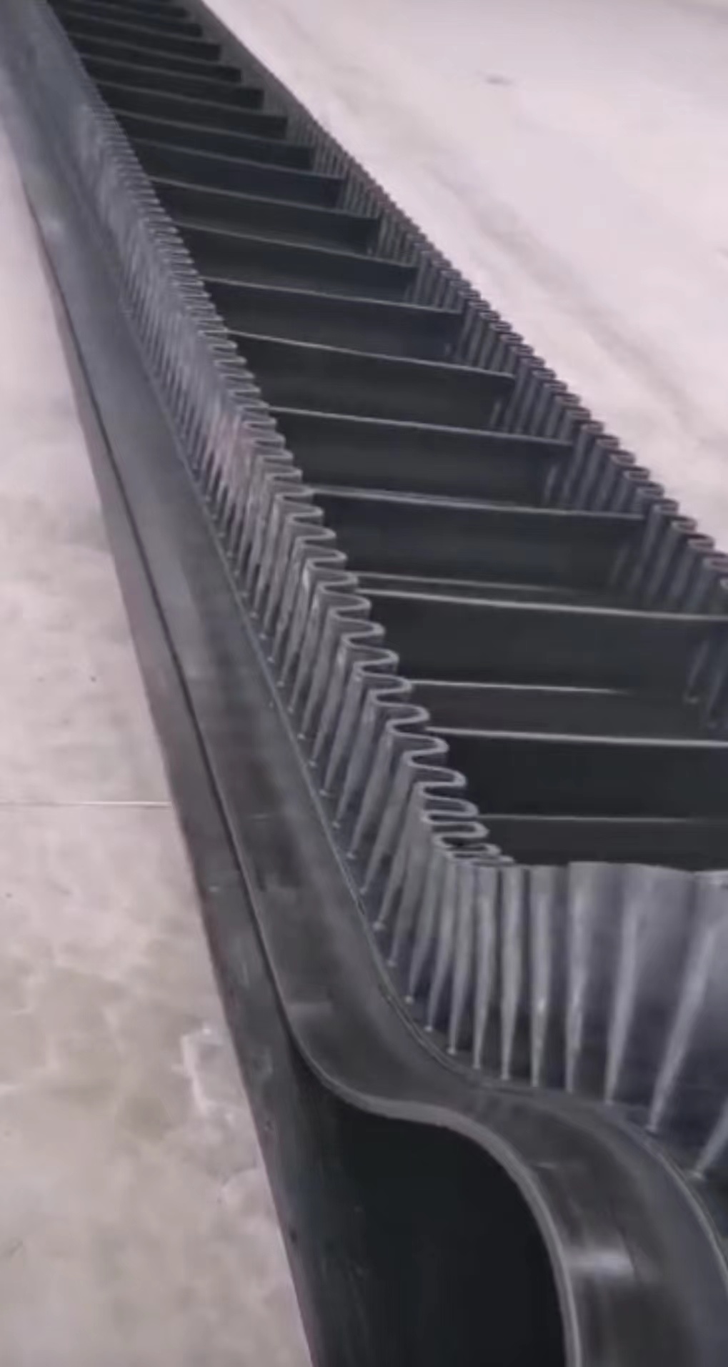 <b>波狀擋邊輸送帶的結構及性能</b>